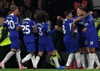 PEMAIN Chelsea meraikan gol kedua ketika menentang Fulham.