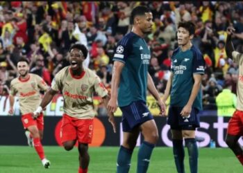 Elye Wahi meraikan jaringannya ketika membantu Lens menumpaskan Arsenal dalam saingan Liga Juara-Juara.
