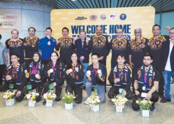 SKUAD skuasy Malaysia berjaya membawa pulang tiga pingat emas, satu perak dan satu gangsa dalam Sukan Asia di Hangzhou.