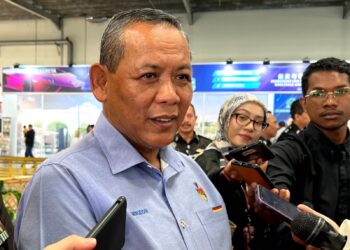 AMINUDDIN Harun ketika ditemui pemberita selepas merasmikan Program MyPride Fair Peringkat Zon Tengah, Jabatan Penjara Malaysia di Seremban 2, Seremban hari ini.-UTUSAN/ZAKKINA WATI AHMAD TARMIZI.