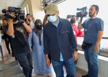 MOHD. Faizal Hussain tiba di di Mahkamah Majistret Petaling Jaya bagi menghadapi pertuduhan mencabul kehormatan seorang bekas penyampai berita wanita popular. - UTUSAN/SADDAM YUSOFF