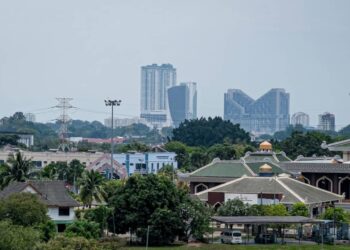IPU tidak sihat iaitu melebihi bacaan IPU 100 menurun sejak pukul 3 petang, semalam di Melaka. - UTUSAN/SYAFEEQ AHMAD