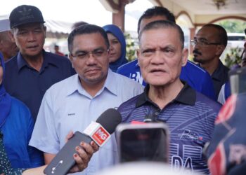 ADNAN Yaakob ditemui di Felda Kemasul hari ini.