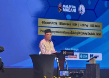 ANWAR Ibrahim semasa perasmian Konvensyen Pengurusan Hal Ehwal Islam di Kota Kinabalu malam ini.