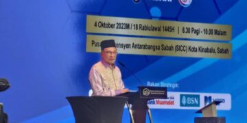 ANWAR Ibrahim semasa perasmian Konvensyen Pengurusan Hal Ehwal Islam di Kota Kinabalu malam ini.