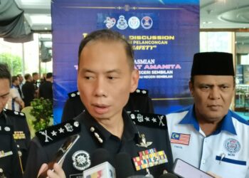AHMAD Dzaffir Mohd. Yussof ketika ditemui pemberita Program Townhall Discussion Peringkat Kontinjen Negeri Sembilan 'Revolusi Industri Pelancongan Secure & Safety di Seremban hari ini.-UTUSAN/NOR SHAFAWATI YUP.