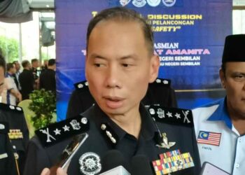 AHMAD Dzaffir Mohd. Yussof ketika ditemui pemberita Program Townhall Discussion Peringkat Kontinjen Negeri Sembilan 'Revolusi Industri Pelancongan Secure & Safety di Seremban hari ini.-UTUSAN/NOR SHAFAWATI YUP