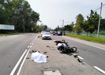 KEMALANGAN melibatkan dua buah motosikal yang bertembung di Kilometer 8 Jalan Pantai, Port Dickson hari ini.