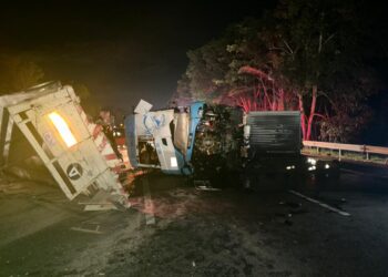 NAHAS dua buah lori di KM 241.9 Lebuhraya Utara Selatan (Arah Utara) mengakibatkan berlaku kesesakan sepanjang 13km dari Pedas Linggi ke Senawang malam ini.