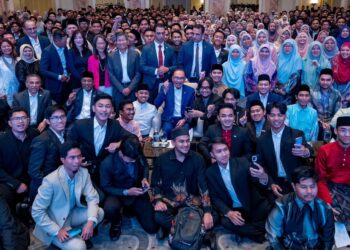 ANWAR IBRAHIM bertemu dengan mahasiswa dan rakyat Malaysia yang berada di Kaherah, Mesir.-FACEBOOK/ANWAR IBRAHIM