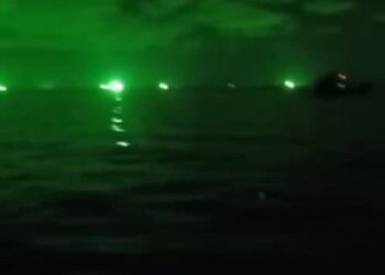 FENOMENA langit bertukar hijau menakutkan penduduk Sungai Besar, Sabak Bernam, Selangor, malam tadi.