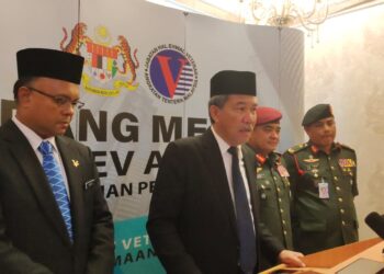 MOHAMAD Hasan pada sidang akhbar selepas Majlis Penganugerahan Pingat Jasa Malaysia (PJM) di Port Dickson hari ini.-UTUSAN/NOR AINNA HAMZAH.