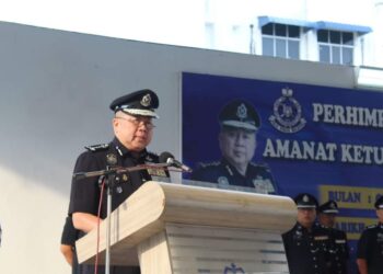 KHAW Kok Chin ketika berucap pada majlis Perhimpunan Bulanan Kontinjen Pulau Pinang dan Amanat Ketua Polis Pulau Pinang Bagi Bulan Oktober, di IPK Pulau Pinang, George Town, hari ini.