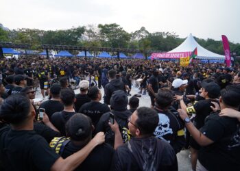 KUALA LUMPUR 13 OKTOBER 2023 - Para penyokong Harimau Malaya yang hadir bagi memberi sokongan pada perlawanan Kejohanan Pestabola Merdeka 2023 Malaysia menentang India di Stadium Nasional Bukit Jalil di sini, hari ini. GAMBAR: FARIZ RUSADIO