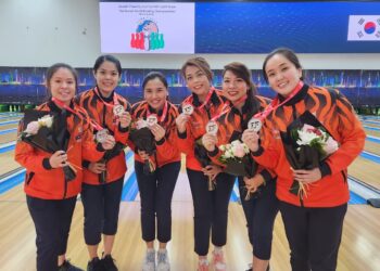PASUKAN boling wanita negara berjaya menang pingat perak di Kejohanan Dunia Persekutuan Boling Antarabangsa (IBF).-IHSAN MSN