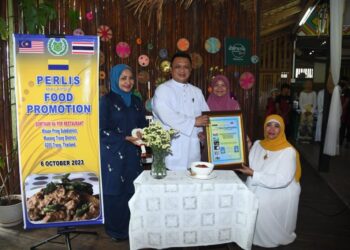TUANKU Syed Faizuddin Putra Jamalullail berkenan melancarkan Perlis Food Promotion di Restoran Somtham Na Por di Trang, Thailand hari ini.- UTUSAN/IZLIZAN OTHMAN