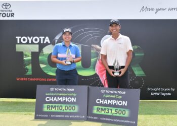 GALVEN Green (Kanan) dan Aretha Pan muncul juara Piala Alphard dalam Jelajah Toyota di Kota Seriemas Golf & Country Club di Nilai, Negeri Sembilan hari ini