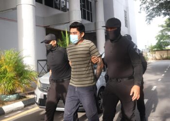 SEORANG pekerja kilang mengaku tidak bersalah atas pertuduhan memiliki bahan letupan dan pistol tiruan ketika dihadapkan ke Mahkamah Majistret, Butterworth, Pulau Pinang hari ini. - Pic: IQBAL HAMDAN