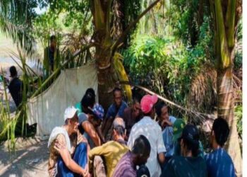 SEBAHAGIAN individu yang ditahan dalam Op Tapis Khas yang dijalankan selama tiga hari sejak Selasa lalu di seluruh Perak. - UTUSAN