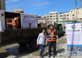 BEKALAN diesel dihantar kepada mangsa untuk membekalkan tenaga elektrik di Gaza, Palestin.