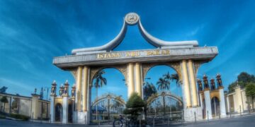 PAHANG di bawah Sultan Ahmad I dan pemerintah kemudiannya adalah sebuah pemerintahan berdaulat.