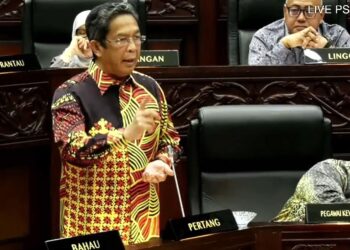 JALALUDDIN Alias sewaktu sesi pertanyaan-pertanyaan lisan, Persidangan Kedua (Perasmian) Penggal Pertama, Dewan Undangan Negeri (DUN) Negeri Sembilan Yang Ke-15 di Seremban hari ini.