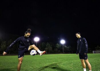 CORBIN Ong dan Matthew Davies menjalani sesi latihan.-IHSAN JST
