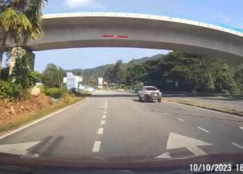 SEBUAH kenderaan pacuan empat roda dikesan memandu secara melawan arus di Kilometer 85, Jalan Kuala Terengganu-Kuantan, berhampiran Batu 7, Dungun, semalam. 
