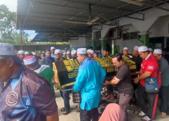 Jenazah Allahyarham, Nor Fatihah Nabila Bukri disembahyangkan di surau Al Hidayah, Taman Seri Jenaris, Tikam Batu, Sungai Petani sebelum dikebumikan di  kampungnya di Tanah Perkuburan Islam, Bukit Berangan, Kota Kuala Muda.