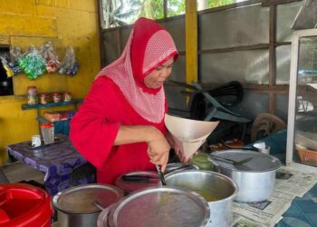HASNAH Deraman berharap kerajaan dapat membantu peniaga kecil. - .UTUSAN/AIMUNI TUAN LAH.