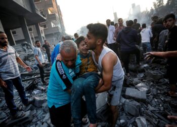 Keadaan di Semenanjung Gaza yang musnah dan ramai yang cedera selepas dibedil bom oleh rejim Zionis Israel.  - AFP