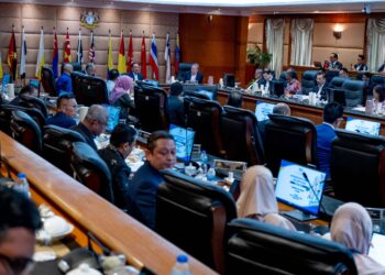 ANWAR Ibrahim mempengerusikan Mesyuarat NACCOL Bilangan 2 Tahun 2023 di Putrajaya. - FOTO PMO