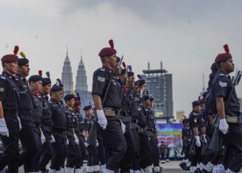 Seorang Ahli Parlimen mencadangkan supaya gaji permulaan anggota polis dinaiikan keapada RM2,000. - GAMBAR HIASAN