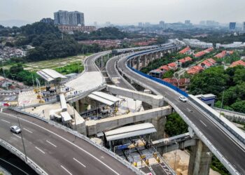 PENGGUNA boleh menggunakan Persimpangan Bertingkat Alam Damai di SUKE bermula tengah malam ini. - IHSAN PROLINTAS 