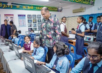 GENERASI akan datang termasuk dalam kalangan  kaum India harus berasa selesa dengan perbezaan masing-masing kerana tahu mereka tinggal di negara terhebat di bumi iaitu Malaysia. – UTUSAN/MUHAMAD IQBAL ROSLI