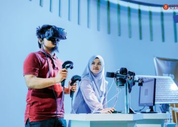 KECERDASAN buatan dimanfaatkan oleh mahasiswa Universiti Teknologi Malaysia (UTM) bagi membangunkan kepakaran masa depan. – IHSAN UTM