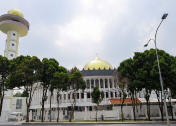 MASJID Tun Abdul Aziz di Jalan Prof. Khoo Kay Kim, Seksyen 14, Petaling Jaya, turut dikenali sebagai masjid bulat.-UTUSAN/SADDAM
