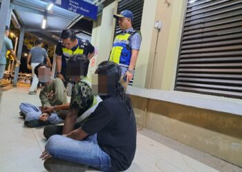 ANTARA pemandu yang ditahan kerana berada di bawah pengaruh dadah ketika Op Patuh Khas Kenderaan Komersial di Plaza Tol Jitra, Kubang Pasu, semalam.