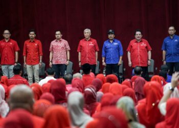 AHMAD Zahid Hamidi hadir pada perjumpaan khas bersama kepimpinan UMNO Bahagian Putrajaya. - UTUSAN/FAISOL MUSTAFA