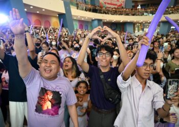 GOLONGAN remaja antara penyumbang tertinggi dalam jumlah penduduk Filipina yang disahkan positif HIV. - AFP