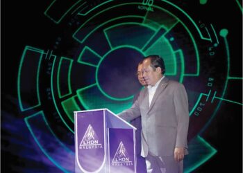 AHMAD Maslan melancarkan Hari Inovasi dan Integriti LHDN 2023 di Cyberjaya, semalam. – UTUSAN/FAISOL MUSTAFA