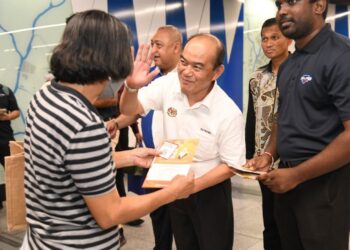 SUTEKNO Ahmad Belon bertemu orang awam dalam Kempen Bersepadu Ke Arah Malaysia Bebas Dadah dan Jenayah Juvana 2023 anjuran Pertububan Pembasmian Jenayah Narkotik Malaysia (PJNM)