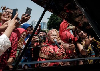 PUTRI Ariani membuat persembahan ketika sambutan Hari Kemerdekaan Indonesia Ke-78 
di Jakarta. – AFP