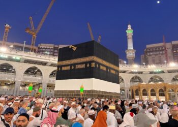 SERAMAI 31,600 jemaah haji bagi tahun ini akan mula menerima surat tawaran haji bermula hari ini - AFP