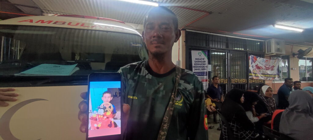 ‘Ya Allah! Sahih anak aku dalam kolam ini dah’ ‘Ya Allah! Sahih anak aku dalam kolam ini dah’