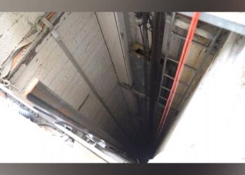 TANGKAP layar video oleh tentera Zionis yang mendakwa mereka menemukan pintu masuk ke terowong Hamas di Hospital al-Shifa. - AGENSI