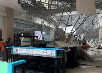 SILING runtuh di sebuah pusat beli-belah di bandar General Santos di Cotabato Selatan, Filipina. - AFP 