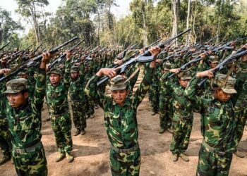 PERTEMPURAN antara junta tentera dan kumpulan bersenjata etnik minoriti semakin mengganas sejak beberapa minggu lalu. - AGENSI 