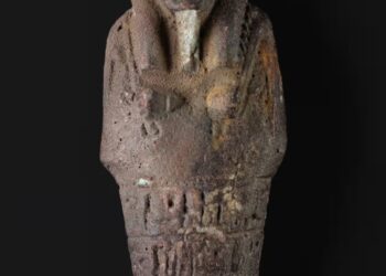 BAHAGIAN atas faience shabti yang ditemukan di kawasan sekolah. - AGENSI