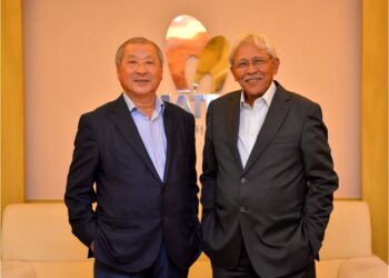 MOHAMAD Haslah Mohamad Amin (kanan) dan Timbalan Pengerusi Matrix Concepts, Datuk Seri Lee Tian Hock.